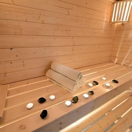 Modernes Mit Pool, Whirlpool, Sauna Und Balkon Fur 6 Personen, Klimatisiert Sukošan