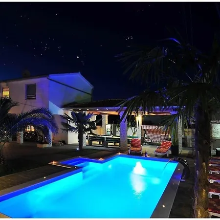 アパート Modernes Mit Pool, Whirlpool, Sauna Und Balkon Fur 6 Personen, Klimatisiert
