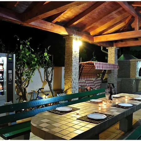Modernes Mit Pool, Whirlpool, Sauna Und Balkon Fur 6 Personen, Klimatisiert