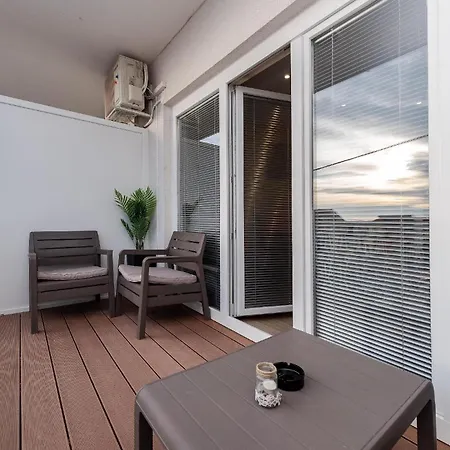 アパート Modernes Mit Pool, Whirlpool, Sauna Und Balkon Fur 6 Personen, Klimatisiert Sukošan