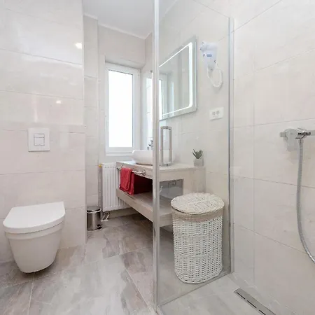 Modernes Mit Pool, Whirlpool, Sauna Und Balkon Fur 6 Personen, Klimatisiert Appartement Sukošan