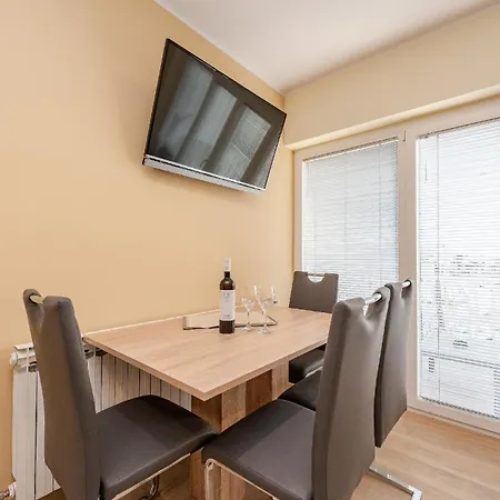 Modernes Mit Pool, Whirlpool, Sauna Und Balkon Fur 6 Personen, Klimatisiert *
